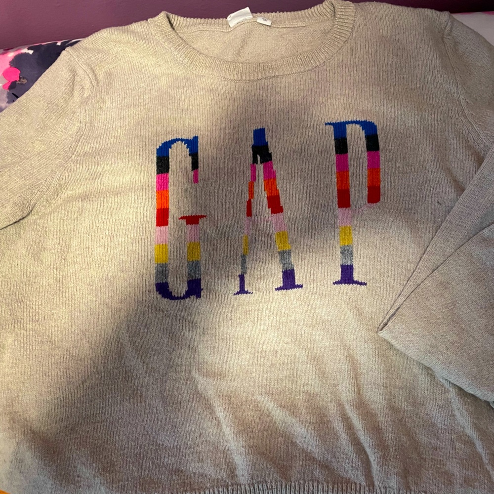 Gap sweater